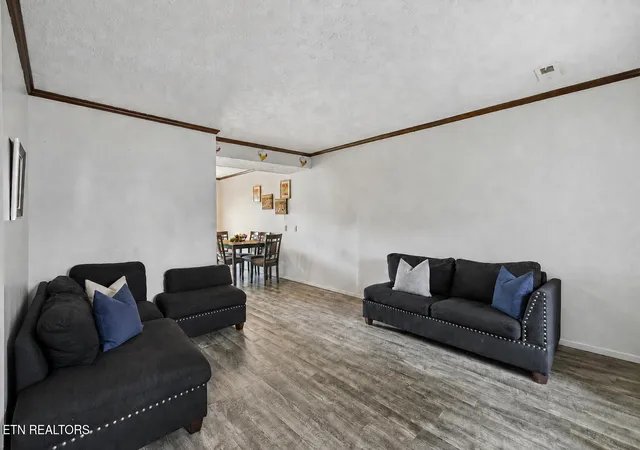 Listing Photo 4 - Condo for sale in building located at 5216 Tillery Rd, Knoxville, TN 37912