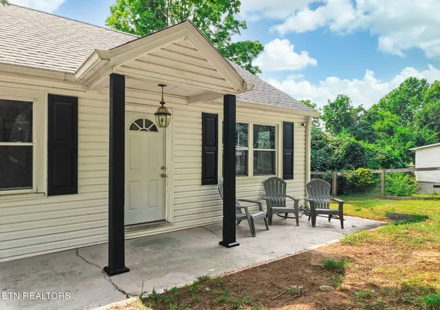 2nd image of 439 Jarnigan St, Clinton, TN 37716 | MLS# 1350302