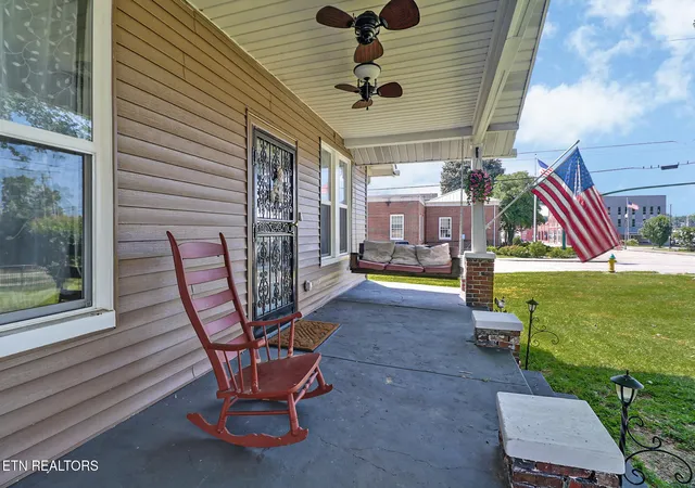 3rd image of 400 W Rockwood St, Rockwood, TN 37854 | MLS# 1350460