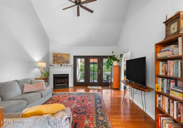 Photo 3 of Sale Pending at 219 Twinleaf Ln, Knoxville, TN 37920 | MLS# 1350315 | Listing updated on 2026-08-18