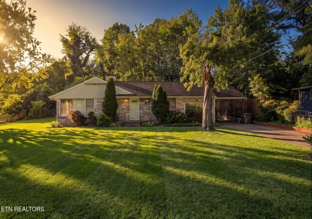 Photo 1 of Sale Pending at 4908 Silva Dr, Knoxville, TN 37914 | MLS# 1350322 | Listing updated on 2026-08-23