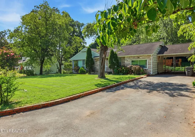 Photo 3 of Sale Pending at 4908 Silva Dr, Knoxville, TN 37914 | MLS# 1350322 | Listing updated on 2026-08-23