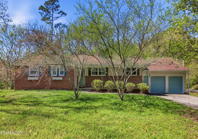 Photo 3 of Single family home for sale at 4721 W Sunset Rd, Knoxville, TN 37914 | MLS# 1350350 | Listing updated on 2026-08-25