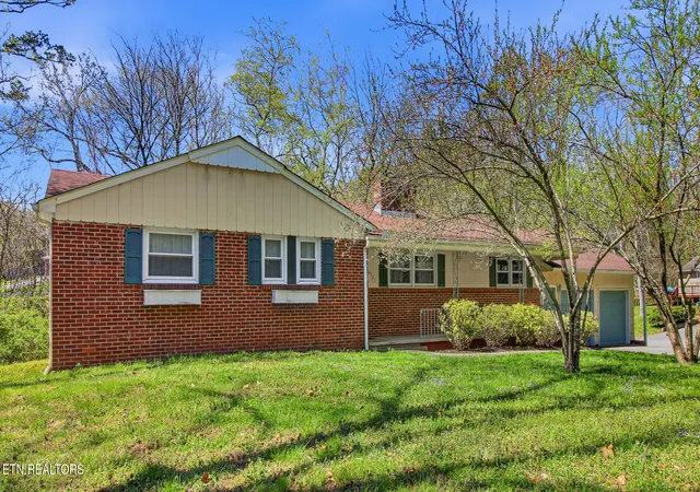 Photo 4 of Single family home for sale at 4721 W Sunset Rd, Knoxville, TN 37914 | MLS# 1350350 | Listing updated on 2026-08-25