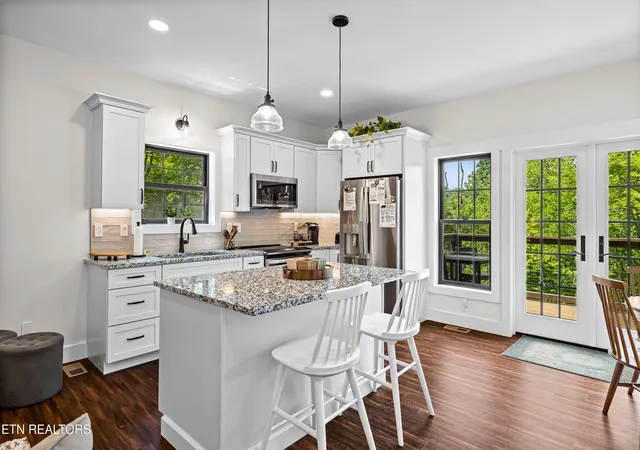 Photo 4 of Single family home for sale at 922 Stonegate Way, Townsend, TN 37882 | MLS# 1350418 | Listing updated on 2026-09-11