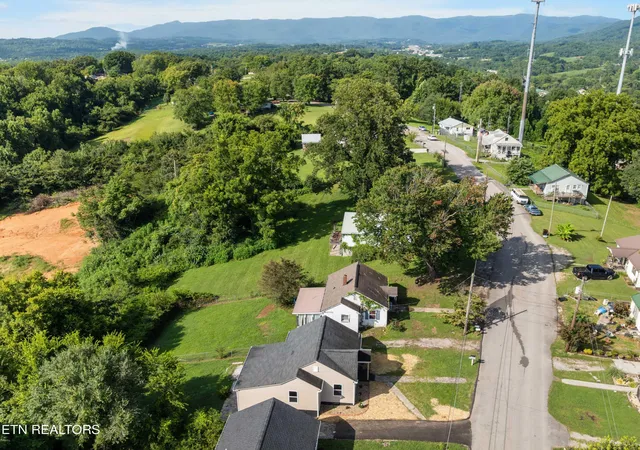 43rd image of 609 Rose Hill Dr, La Follette, TN 37766 | MLS# 1350929