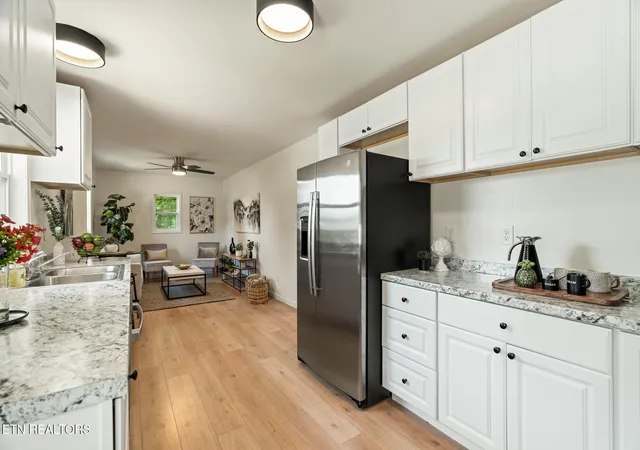 Photo 3 of Sale Pending at 436 Jarnigan St, Clinton, TN 37716 | MLS# 1350393 | Listing updated on 2026-09-21