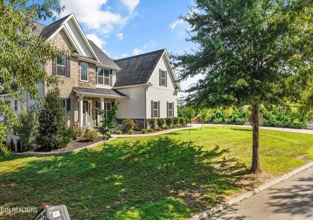 Photo 3 of Single family home for sale at 104 Pineberry W Rd, Oak Ridge, TN 37830 | MLS# 1350402 | Listing updated on 2026-09-21