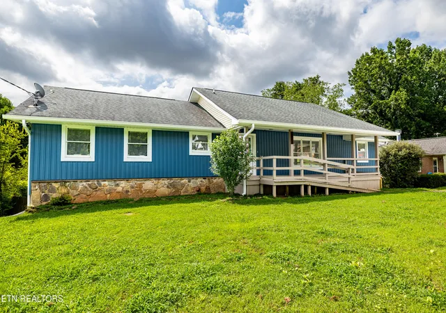 Photo 3 of Single family home for sale at 5848 Solar Dr, Knoxville, TN 37921 | MLS# 1350398 | Listing updated on 2026-09-07