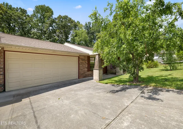 Photo 2 of Sale Pending at 6007 Brg Garden Rd, Knoxville, TN 37912 | MLS# 1350436 | Listing updated on 2026-09-13