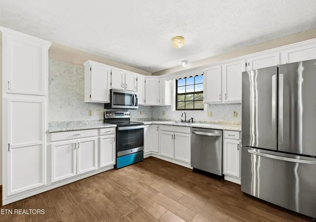 Photo 3 of Sale Pending at 6007 Brg Garden Rd, Knoxville, TN 37912 | MLS# 1350436 | Listing updated on 2026-09-13