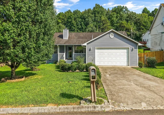 Photo 2 of Sale Pending at 4298 Larigo Dr, Knoxville, TN 37914 | MLS# 1350437 | Listing updated on 2026-08-24