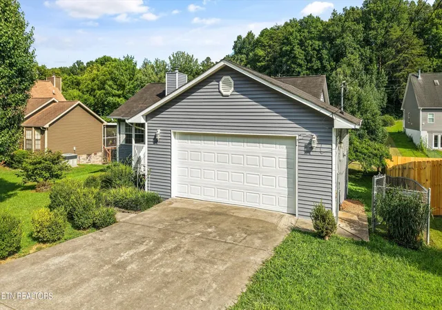 Photo 3 of Sale Pending at 4298 Larigo Dr, Knoxville, TN 37914 | MLS# 1350437 | Listing updated on 2026-08-24