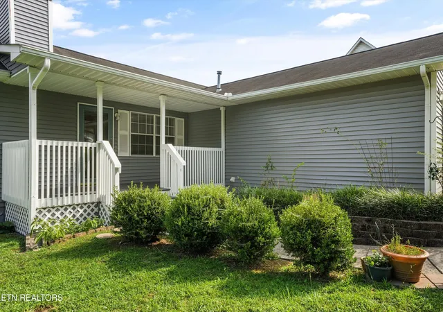 Photo 3 of Sale Pending at 4298 Larigo Dr, Knoxville, TN 37914 | MLS# 1350437 | Listing updated on 2026-08-24