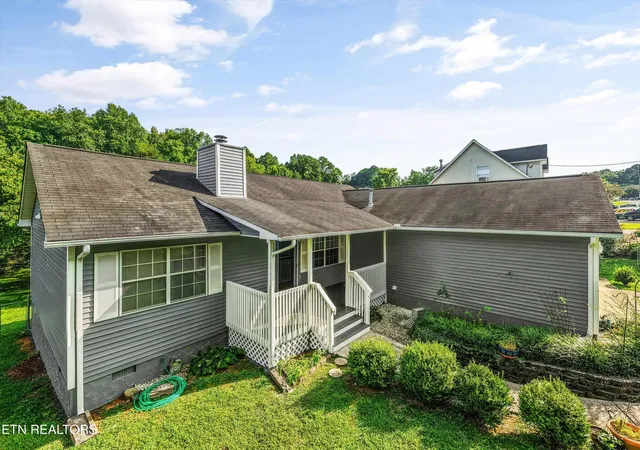 Photo 4 of Sale Pending at 4298 Larigo Dr, Knoxville, TN 37914 | MLS# 1350437 | Listing updated on 2026-08-24