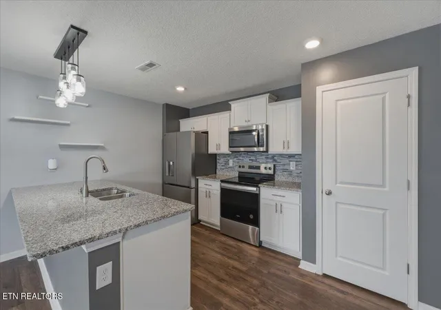 Photo 4 of Single family home for sale at 6728 Tall Shadow Ln, Knoxville, TN 37938 | MLS# 1350864 | Listing updated on 2026-08-06