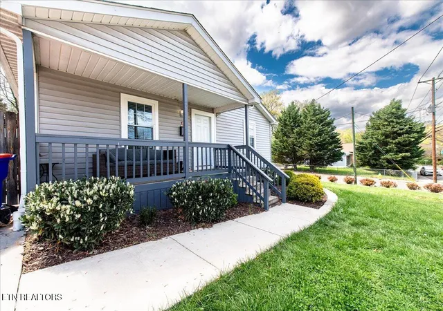 Photo 2 of Single family home for sale at 1316 Boyd St, Knoxville, TN 37921 | MLS# 1350424 | Listing updated on 2026-09-01