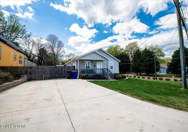 Photo 3 of Single family home for sale at 1316 Boyd St, Knoxville, TN 37921 | MLS# 1350424 | Listing updated on 2026-09-01