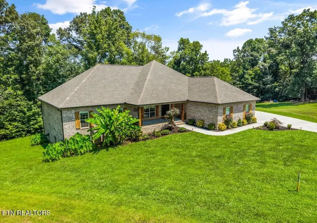 Photo 3 of Single family home for sale at 610 Bainbridge Dr, Walland, TN 37886 | MLS# 1350439 | Listing updated on 2026-08-22