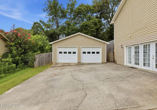 Photo 3 of Sale Pending at 7463 Twin Brooks Blvd, Knoxville, TN 37918 | MLS# 1350489 | Listing updated on 2026-09-17