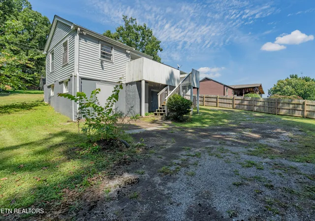 Photo 2 of Single family home for sale at 5721 Nw Davida Rd, Knoxville, TN 37912 | MLS# 1350537 | Listing updated on 2026-09-16
