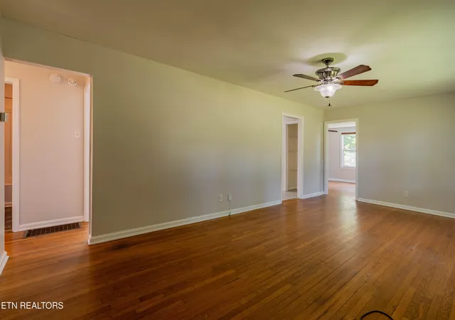 Photo 3 of Single family home for sale at 5721 NW Davida Rd, Knoxville, TN 37912 | MLS# 1350537 | Listing updated on 2026-09-16