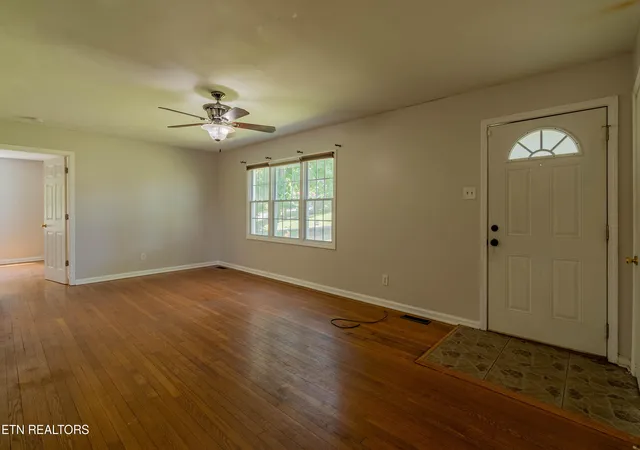 Photo 4 of Single family home for sale at 5721 NW Davida Rd, Knoxville, TN 37912 | MLS# 1350537 | Listing updated on 2026-09-16