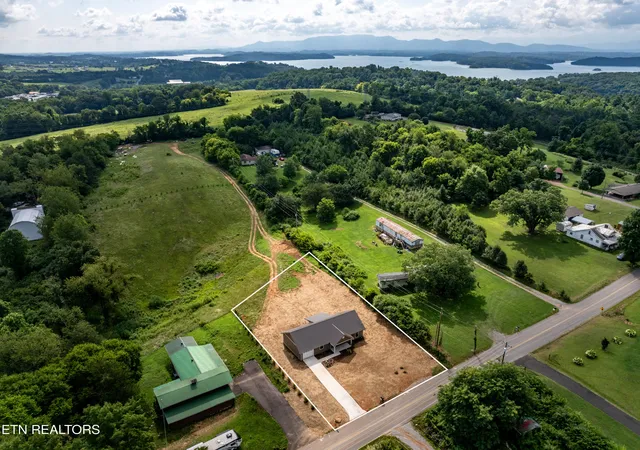 35th image of 2816 Holiday Hills Rd, Kodak, TN 37764 | MLS# 1350590