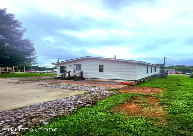 2nd image of 608 Church St, Loudon, TN 37774 | MLS# 1350535