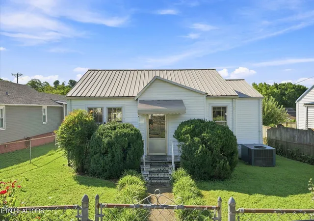 1st image of 619 Ferry St, Loudon, TN 37774 | MLS# 1350727