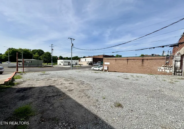 1st image of 220 E Madison Ave, Athens, TN 37303 | MLS# 1350525