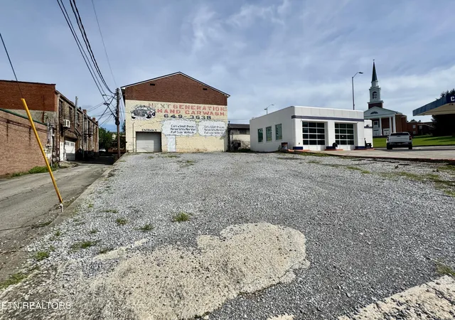 2nd image of 220 E Madison Ave, Athens, TN 37303 | MLS# 1350525