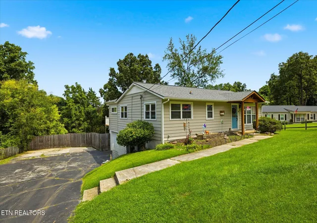 Photo 2 of Single family home for sale at 1416 Sw Audena Ln, Knoxville, TN 37919 | MLS# 1350507 | Listing updated on 2026-09-17
