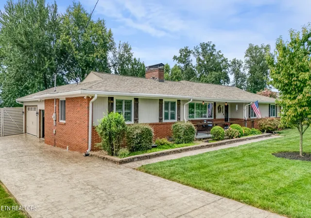 Photo 3 of Single family home for sale at 7404 Sheffield Dr, Knoxville, TN 37909 | MLS# 1350604 | Listing updated on 2026-09-02