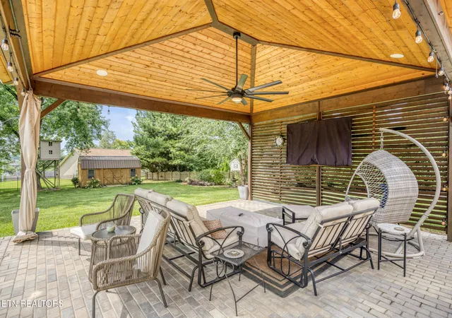 Photo 3 of Single family home for sale at 7404 Sheffield Dr, Knoxville, TN 37909 | MLS# 1350604 | Listing updated on 2026-09-02