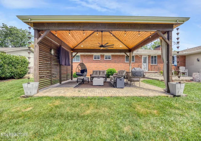 Photo 4 of Single family home for sale at 7404 Sheffield Dr, Knoxville, TN 37909 | MLS# 1350604 | Listing updated on 2026-09-02