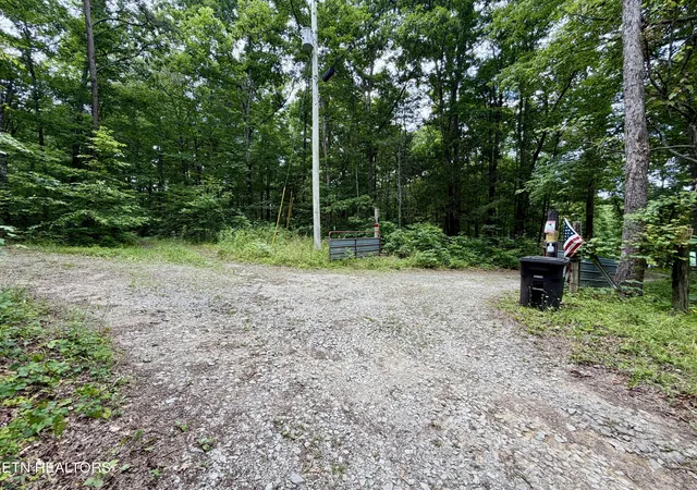 Photo 4 of Sale Pending at 402 Paradise Ln, Deer Lodge, TN 37726 | MLS# 1350623 | Listing updated on 2026-09-18