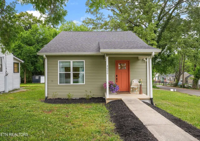 Photo 1 of Sale Pending at 2000 Seminole Ave, Knoxville, TN 37915 | MLS# 1350688 | Listing updated on 2026-09-04