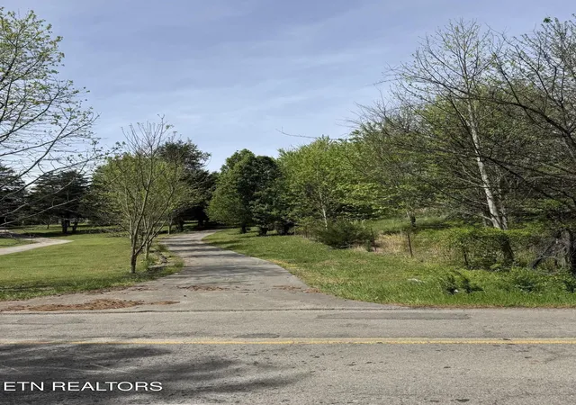 Photo 2 of Sale Pending at 947 N Old Grey Ridge Rd, Maryville, TN 37801 | MLS# 1350598 | Listing updated on 2026-08-31