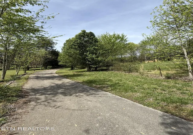 Photo 3 of Sale Pending at 947 N Old Grey Ridge Rd, Maryville, TN 37801 | MLS# 1350598 | Listing updated on 2026-08-31