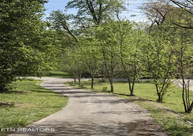 Photo 3 of Sale Pending at 947 N Old Grey Ridge Rd, Maryville, TN 37801 | MLS# 1350598 | Listing updated on 2026-08-31