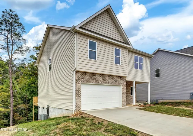 Photo 3 of Single family home for sale at 145 Eleanor Davis Dr, Maryville, TN 37804 | MLS# 1350557 | Listing updated on 2026-08-17