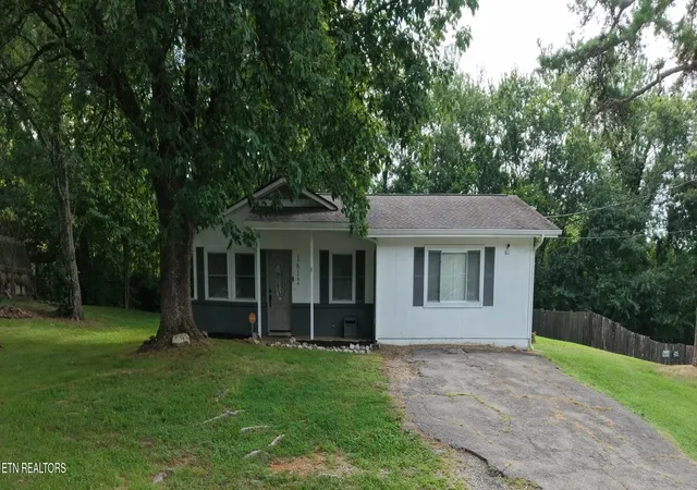 Photo 1 of Single family home for sale at 1612 Bradshaw Garden Rd, Knoxville, TN 37912 | MLS# 1350942 | Listing updated on 2026-09-15