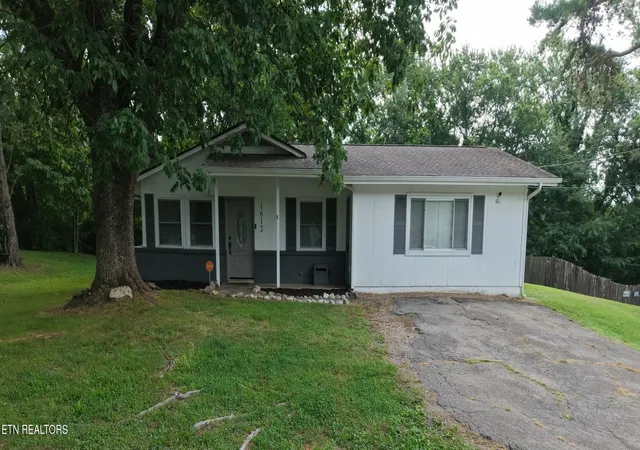 Photo 2 of Single family home for sale at 1612 Bradshaw Garden Rd, Knoxville, TN 37912 | MLS# 1350942 | Listing updated on 2026-09-15