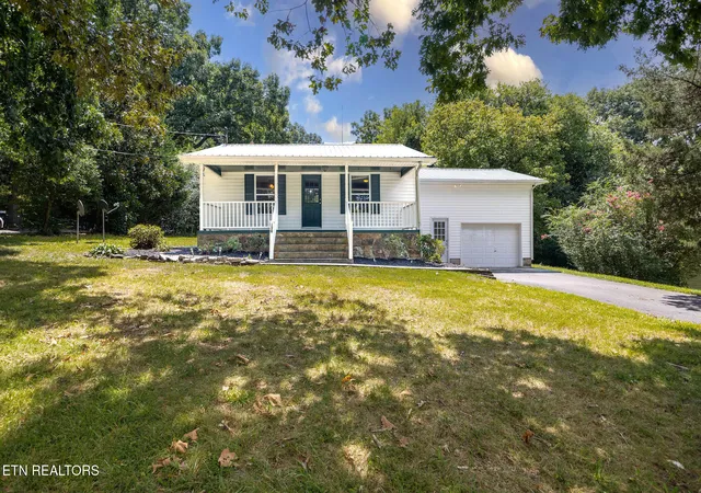 1st image of 130 Oakland Ave, Lenoir City, TN 37771 | MLS# 1350732