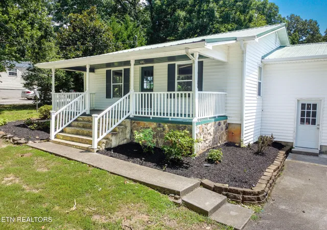 2nd image of 130 Oakland Ave, Lenoir City, TN 37771 | MLS# 1350732