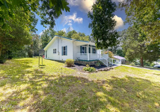 3rd image of 130 Oakland Ave, Lenoir City, TN 37771 | MLS# 1350732