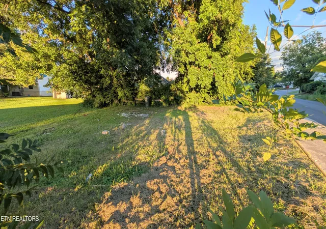 Photo 4 of Sale Pending at 606 Railroad St, Sevierville, TN 37862 | MLS# 1350618 | Listing updated on 2026-09-17