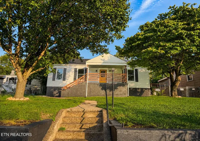 2nd image of 416 E Churchwell Ave, Knoxville, TN 37917