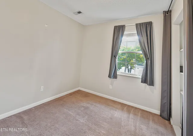 Photo 4 of Sale Pending at 1050 Nod St, Knoxville, TN 37932 | MLS# 1350572 | Listing updated on 2026-08-15